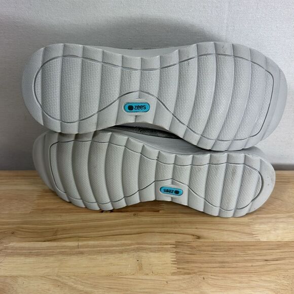 Bzees Women's Golden Bootie- Grey Cameo- Size 8.5 M- NIB - Picture 6 of 6